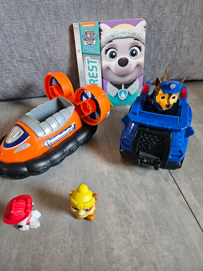 Lot pat patrouille figurines et voitures + 2 livres - photo numéro 3