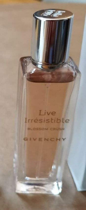 Parfum de Sac Givenchy Original: "Live Irresistible Blossom Crush"