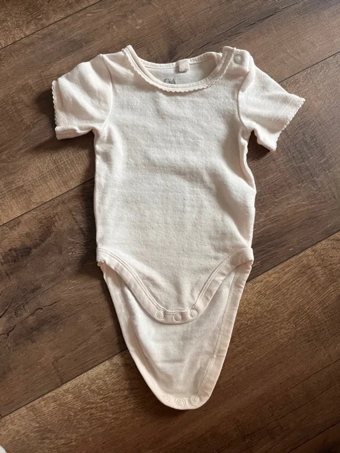 Body manche courte neuf 2-3 mois