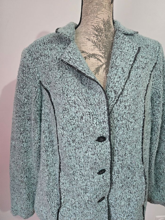 Manteau Damart en laine bouclée bleu pastel – Chaleur et élégance - photo numéro 2