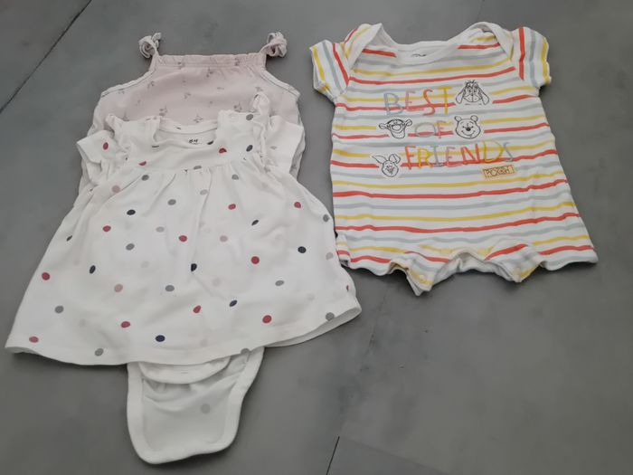 Lot Vêtements en taille 0 et 1 mois - photo numéro 9