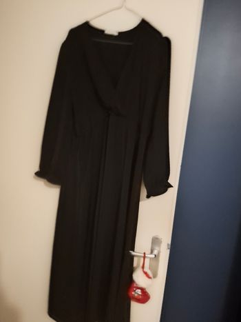 Robe noire cache coeur