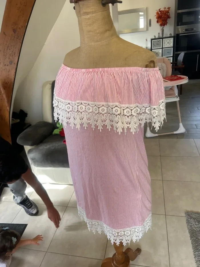 Jolie robe rose taille M - photo numéro 4