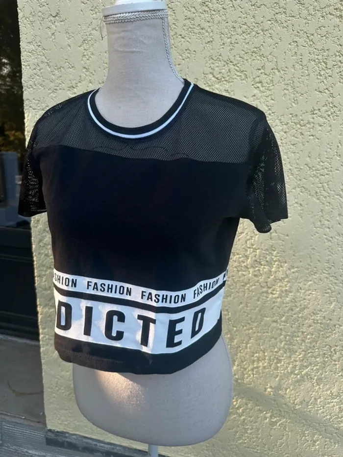 T-shirt court ajouré noir et blanc - Jennyfer - Taille M 🤍🖤 - photo numéro 4