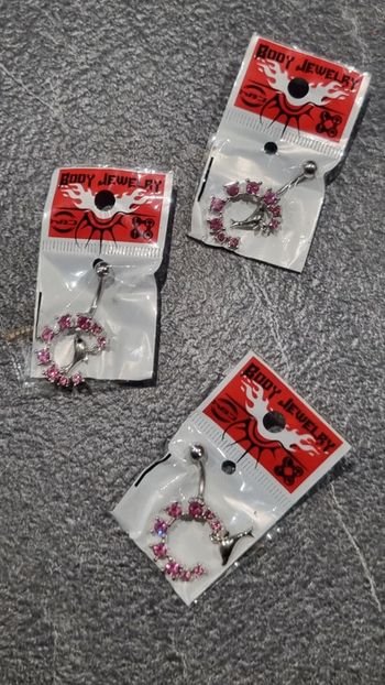 Piercing rose dauphin
