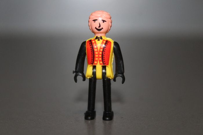 Figurine noir et jaune et rouge Majorette