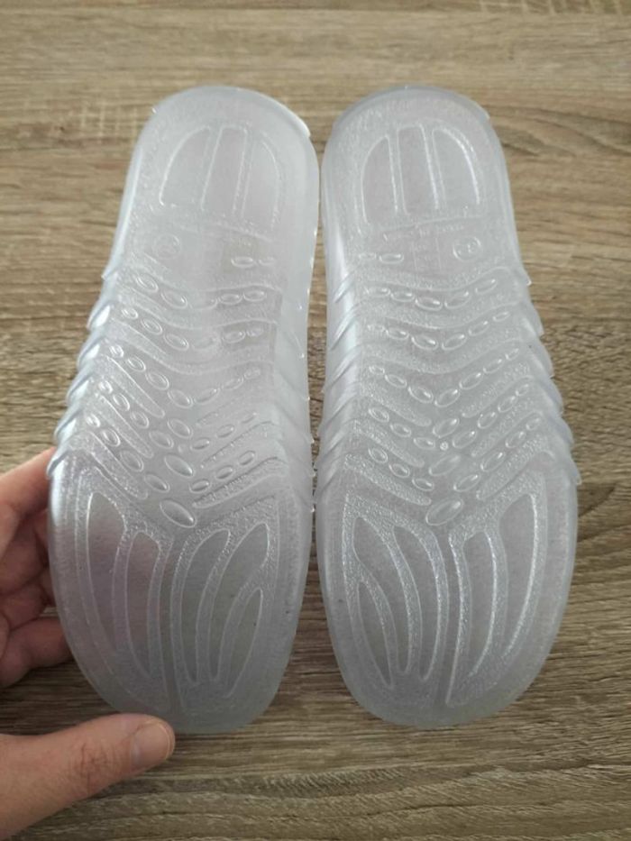 Chaussures en vinyle - Chaussons aquatique NEUVE - photo numéro 3