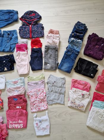 Lot de vêtements 24 mois fille hiver/été