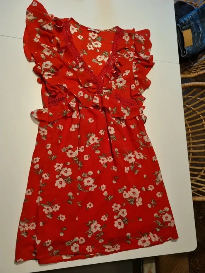 Robe rouge fleurie - photo numéro 2