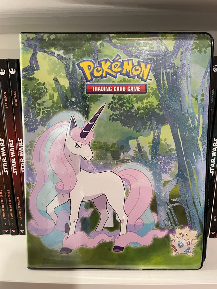Classeur carte Pokémon Galopa de Galar et Togepi