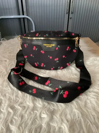 Sac banane « cerises » neuve