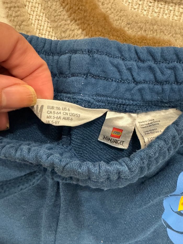 Short Lego Ninjago bleu H&M T.5-6 ans très bon état - photo numéro 3
