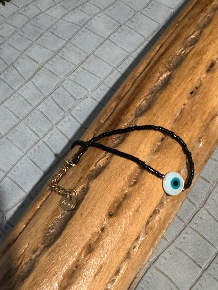 Bracelet réglable finitions acier inoxydable or perles naturelles noires œil résine - photo numéro 3