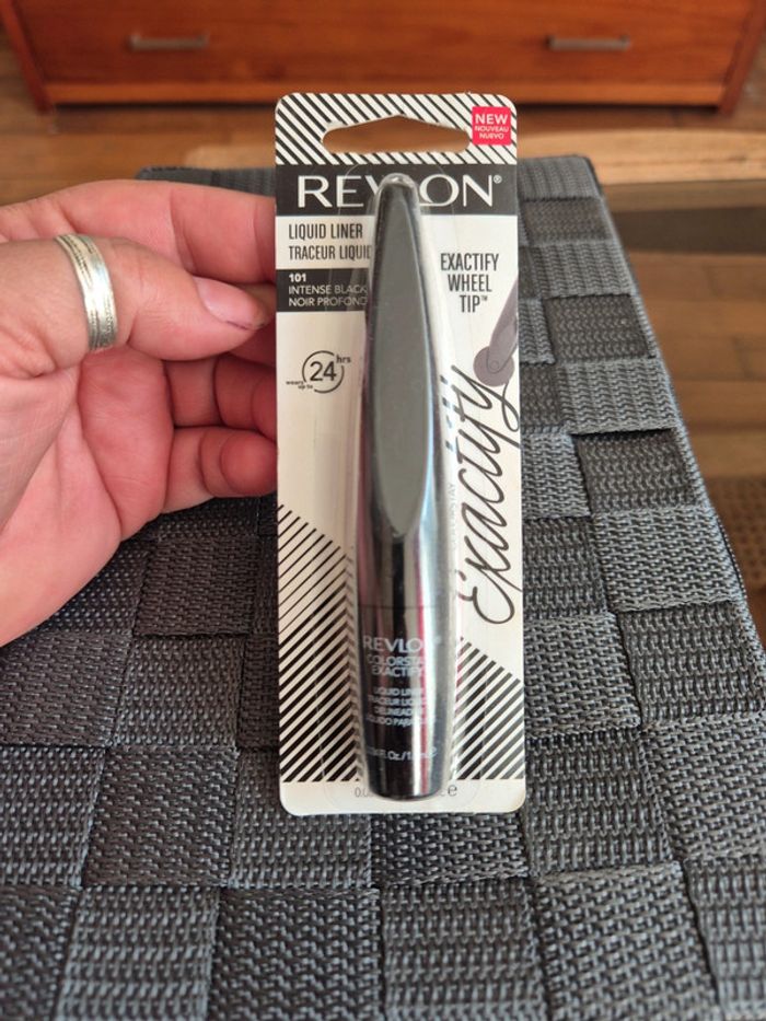 eyeliner liquide noir revlon neuf