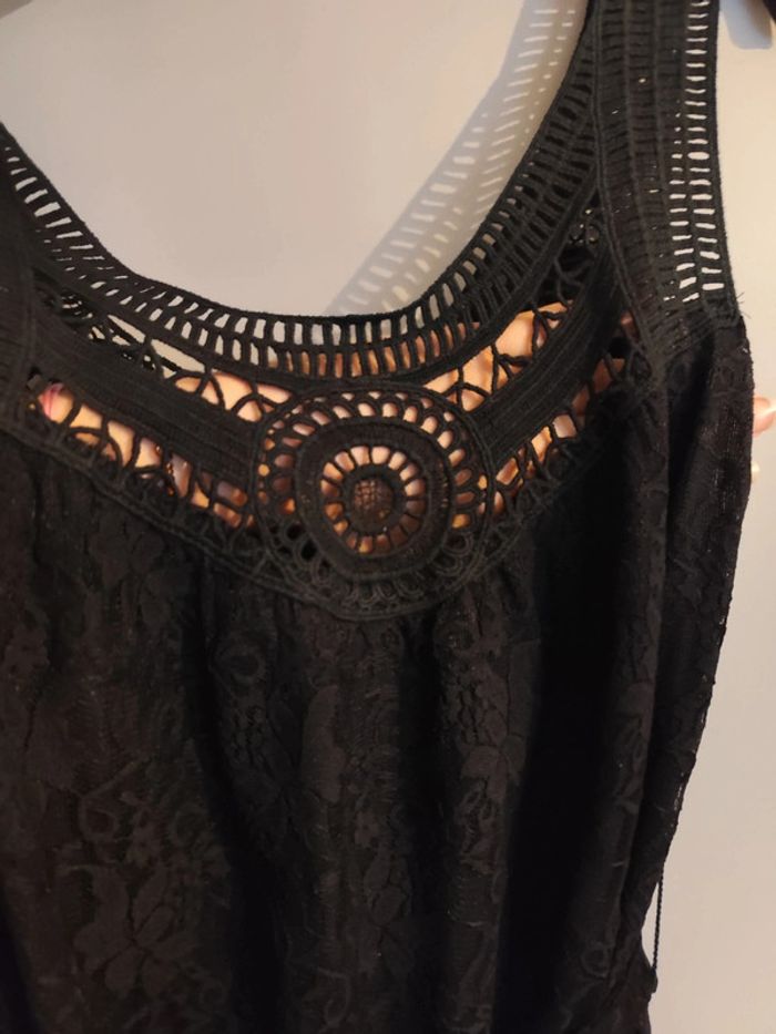 Robe noire dentelle - photo numéro 3