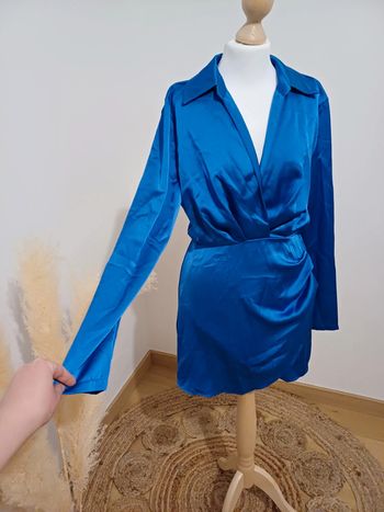 Robe bleue satinée cache-coeur Most Wanted taille XS 34