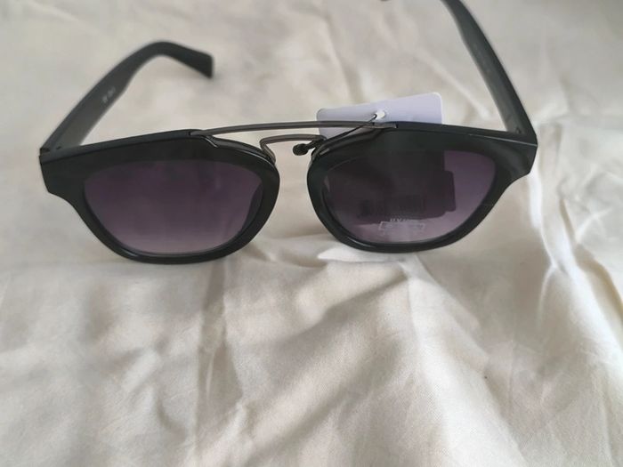 Lunettes de soleil - photo numéro 2