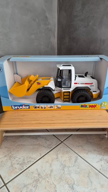 Gros véhicule Pelle articulée XL 5000 Bruder