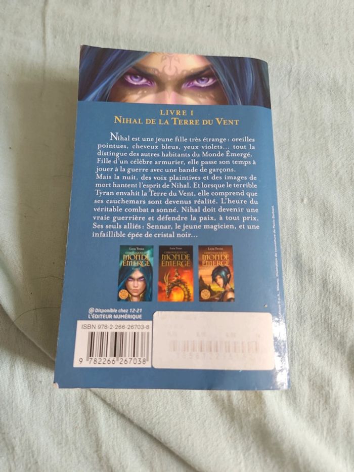 📕 Livre Chronique du monde émergé tome 1 - photo numéro 2