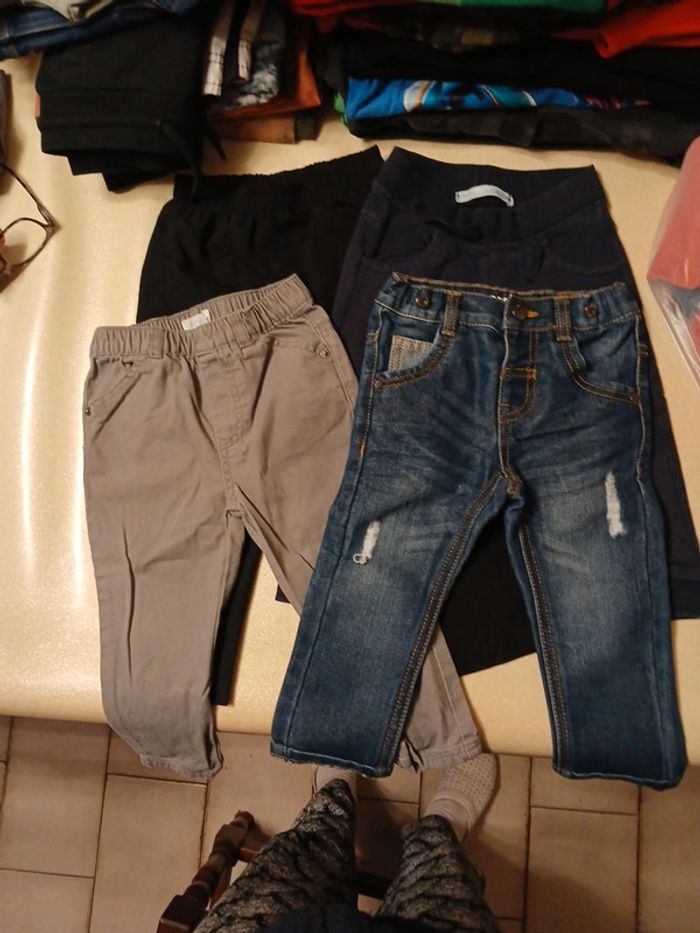 3 pantalons et 1 jean pour bébé