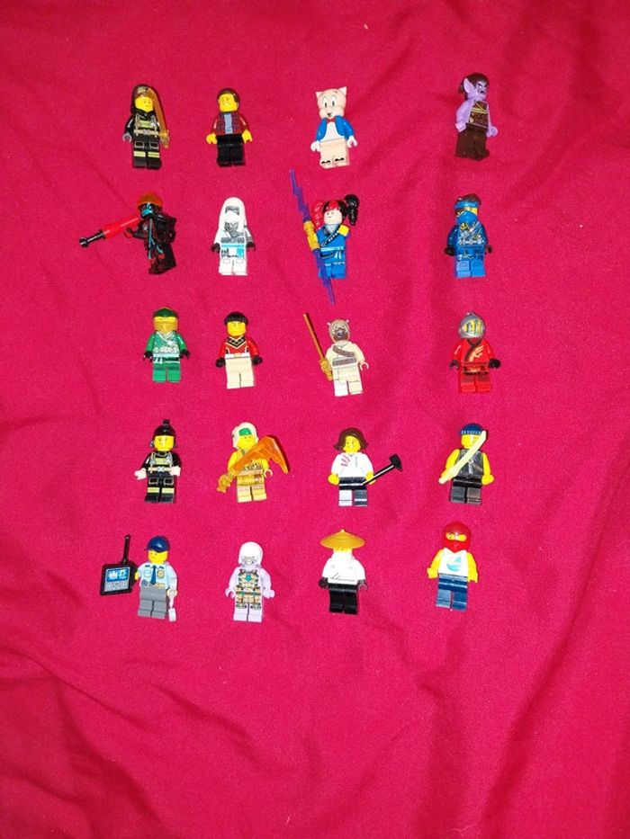 Lot de 20 personnages legos +accessoires