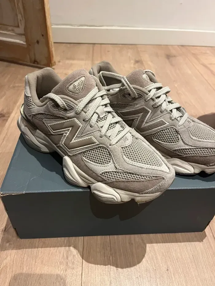 New Balance 9060 'Grey Suede' Taille 43 - photo numéro 2