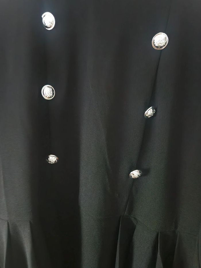 Tunique habillée noire plus longue à l'arrière avec jolis boutonnage XL - photo numéro 3