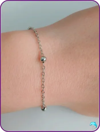 Bracelet argenté tendance – fin, chic et lumineux