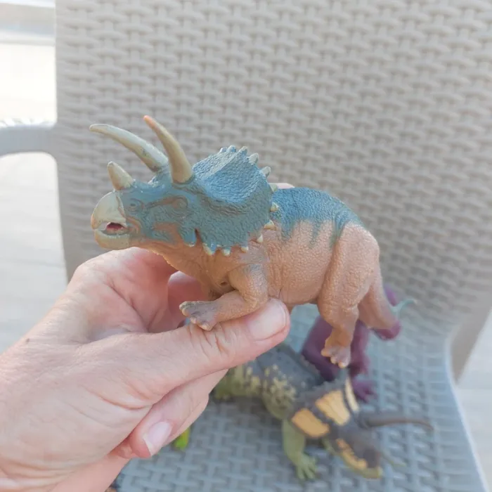 Lot 8 dinosaures et 2 chevaux - photo numéro 4