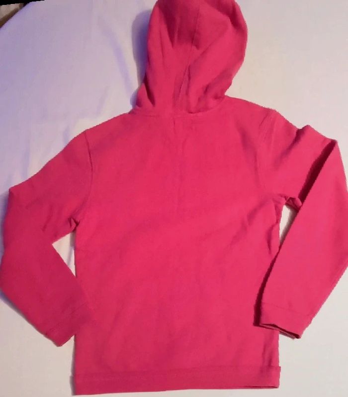 Pull a capuche rouge. - photo numéro 2