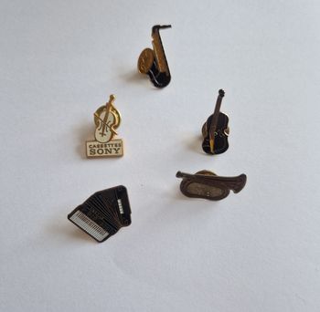 Lot 5 Pin's Vintage Musique Instruments et Publicité Sony