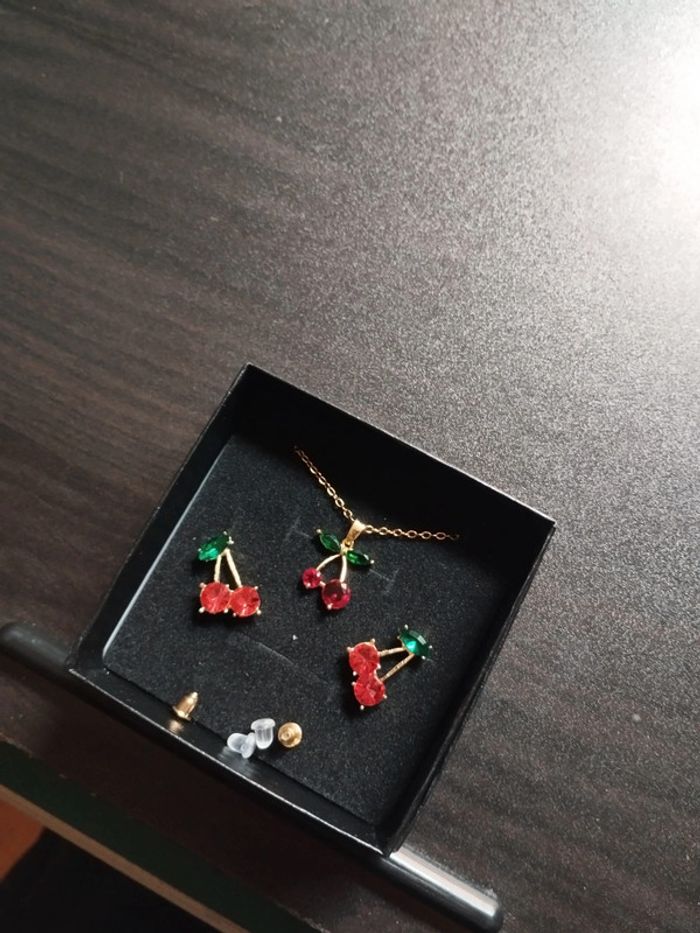 Boucles d'oreilles et pendentif cerise avec coffret cadeau - photo numéro 5