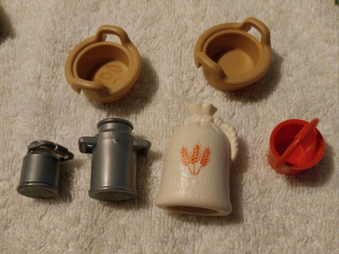 lot Playmobil objets de la ferme sac de blé échelle paille pot à lait seau barrière - photo numéro 2
