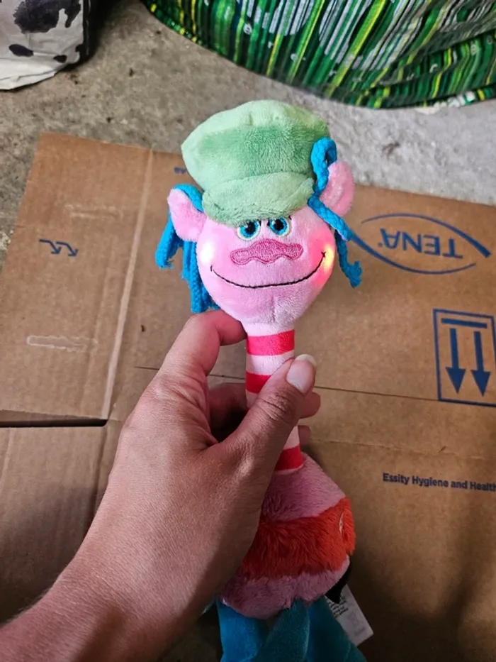 Peluche les trolls - photo numéro 2