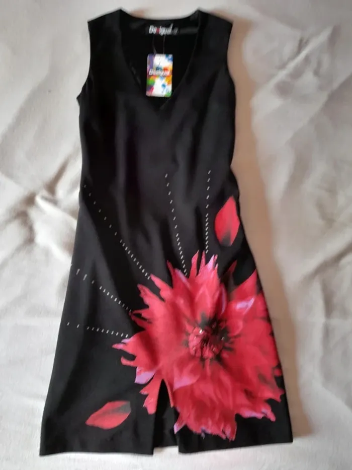 Magnifique Robe Desigual Noire Fleurie - NEUVE avec Étiquette - Taille S - photo numéro 2