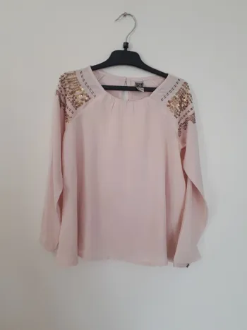 Jolie blouse a sequin 6 ans