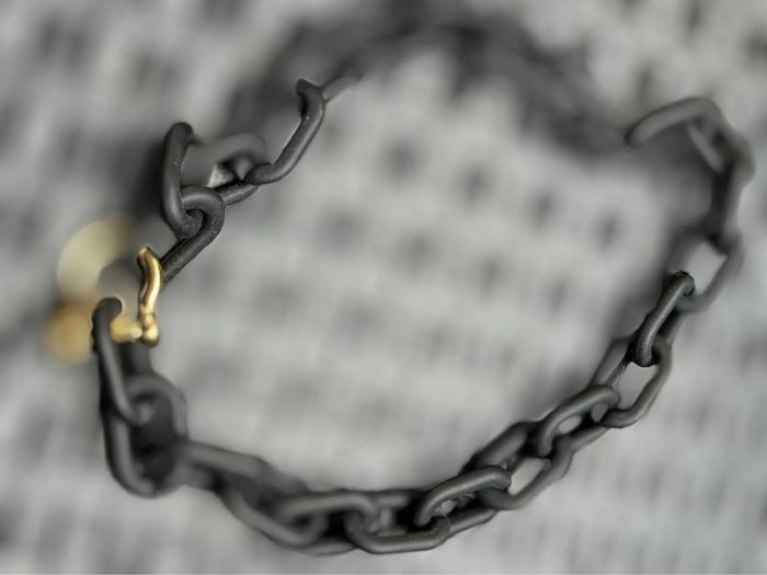 Collier mailles xxl résine noire Manille xl acier inoxydable or - photo numéro 4