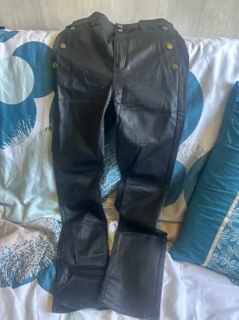 Pantalon noir huillé