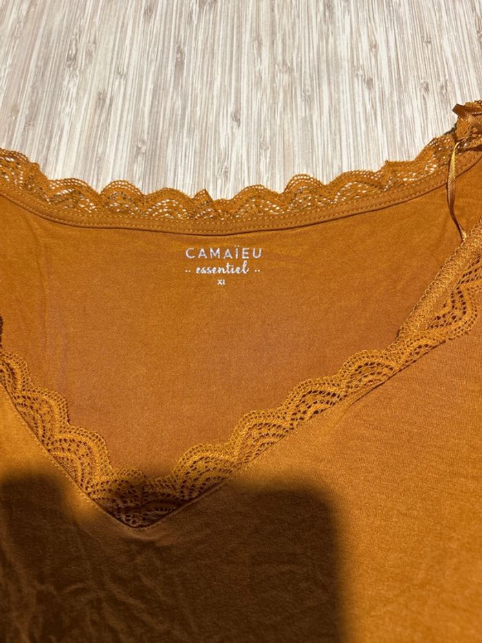 Haut teeshirt manches longues camaïeu xl 42 col V dentelle jaune moutarde camel - photo numéro 3