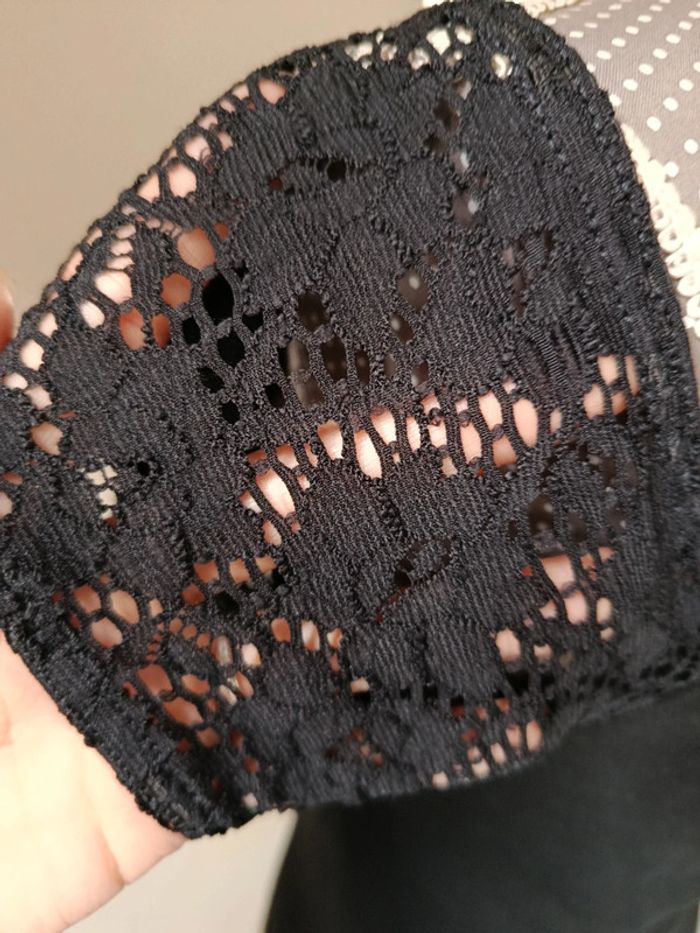 Robe noir cintré dentelle Cache cache Taille 38 - photo numéro 4