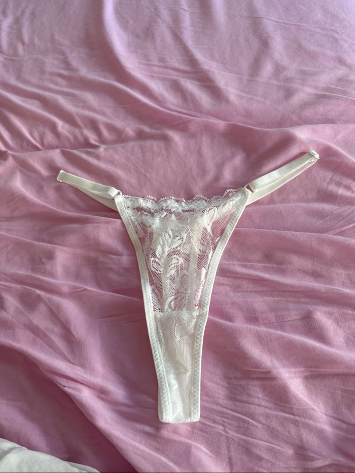 string blanc