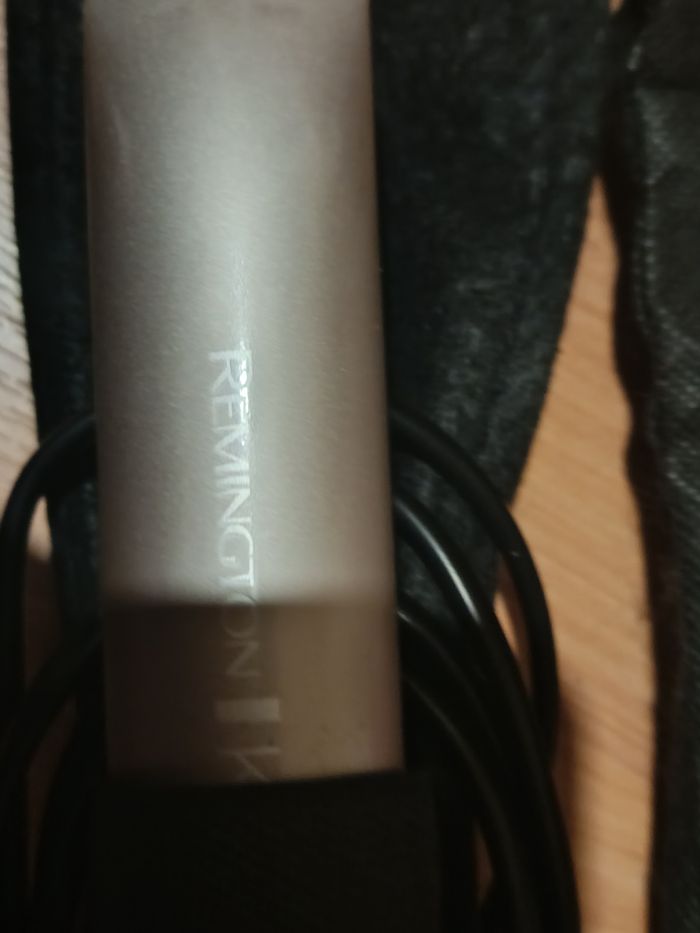 💇‍♀️ Lisseur Remington neuf + pochette – Pour cheveux lisses, usage facile 🔥 - photo numéro 2