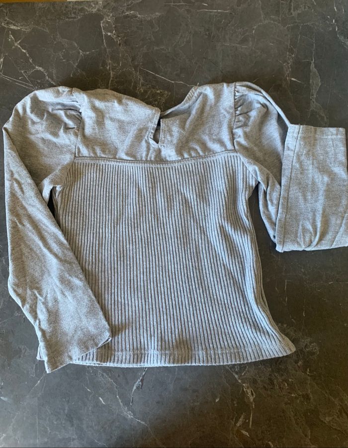 Lot t-shirt /pull Zara fille 7 ans - photo numéro 3