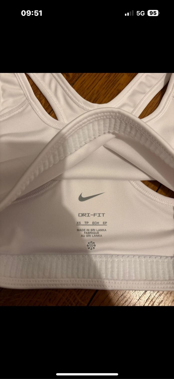 Brassière Nike blanche - photo numéro 4