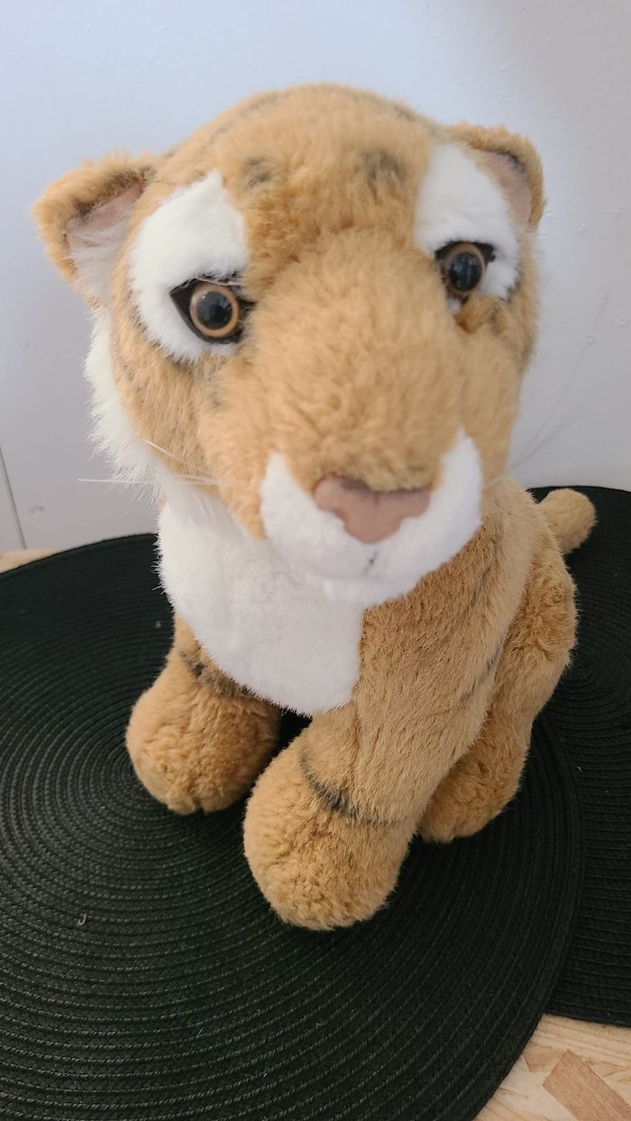 Peluche lion marron assis 30 cm