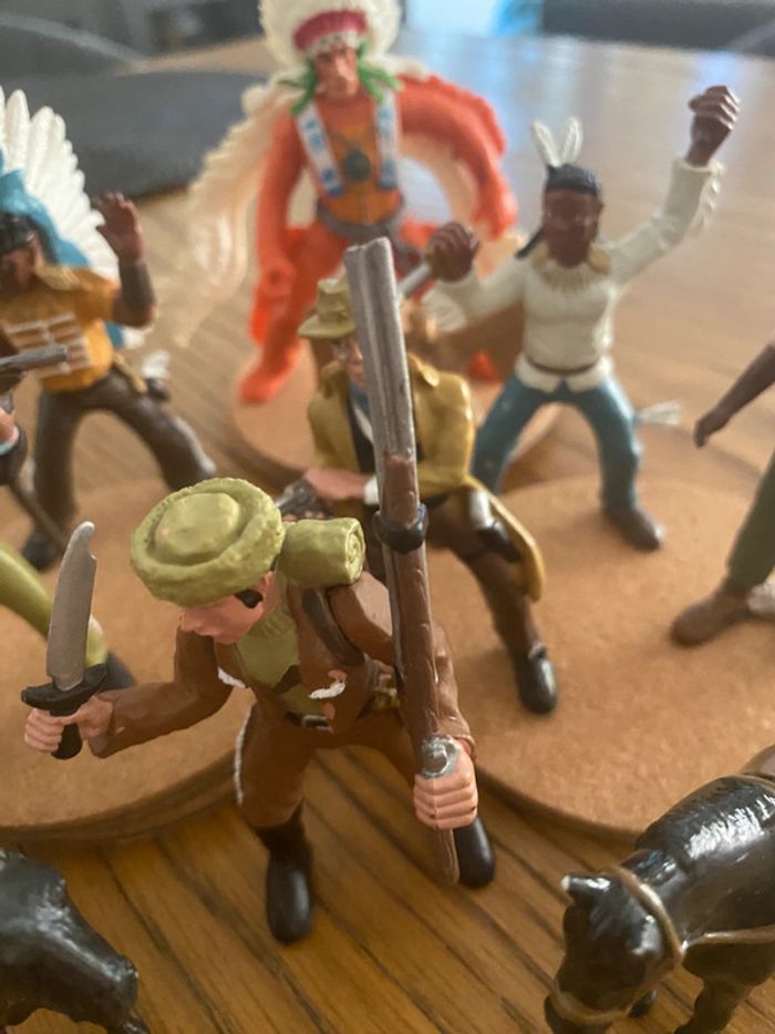 Lot de figurines cowboys et indiens - photo numéro 3