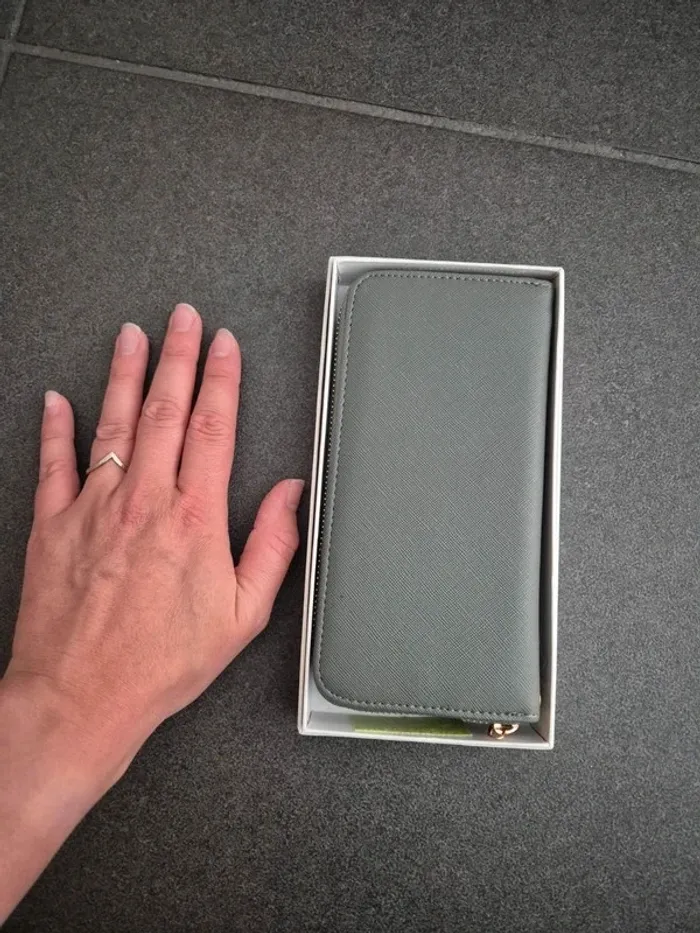 Portefeuille gris - photo numéro 3