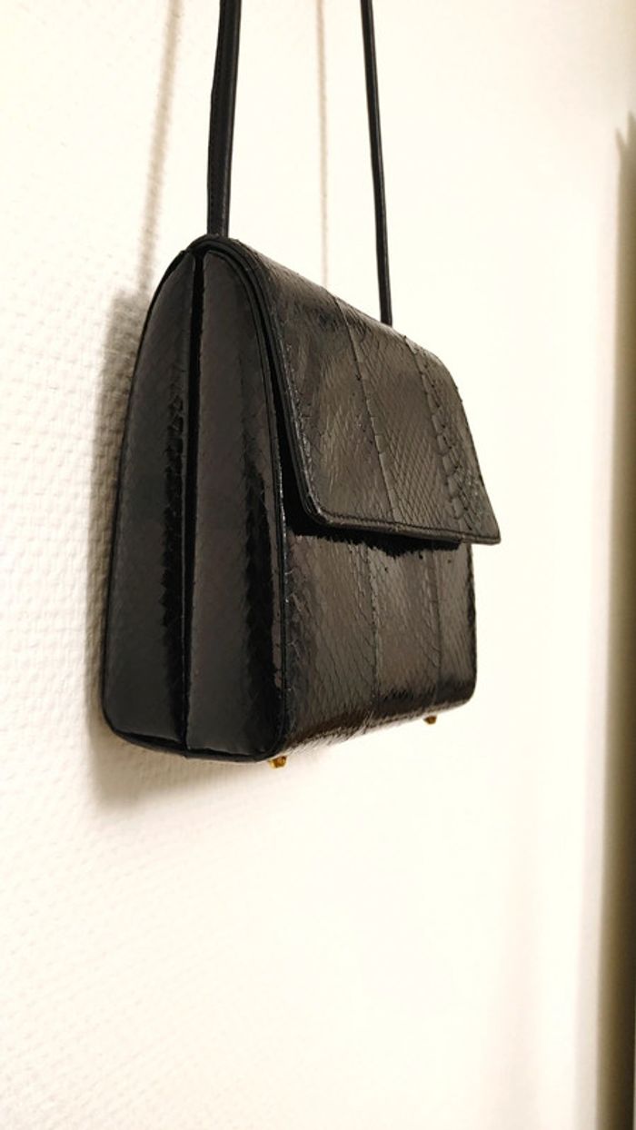 Magnifique sac vintage en cuir exotique noir longue bandoulière - photo numéro 7