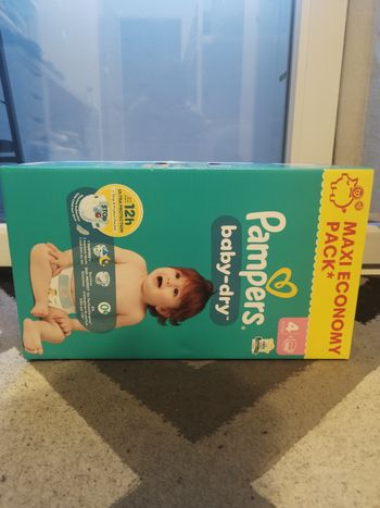 Carton couche Pampers taille 4