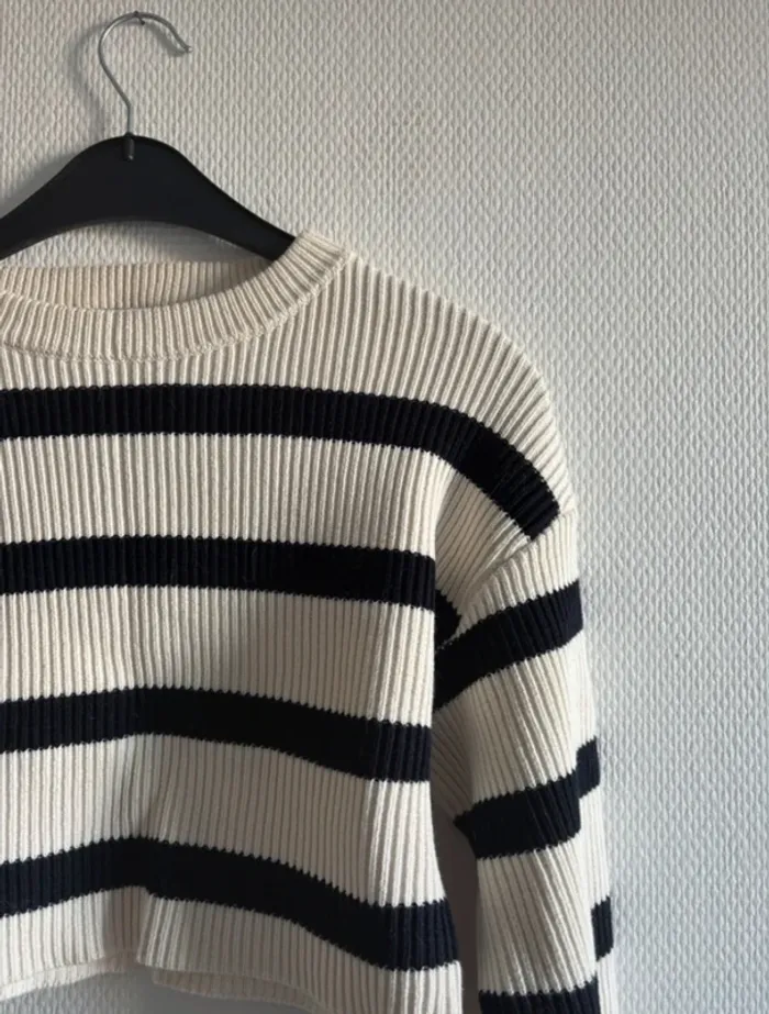 Pull crop top à rayures - photo numéro 2